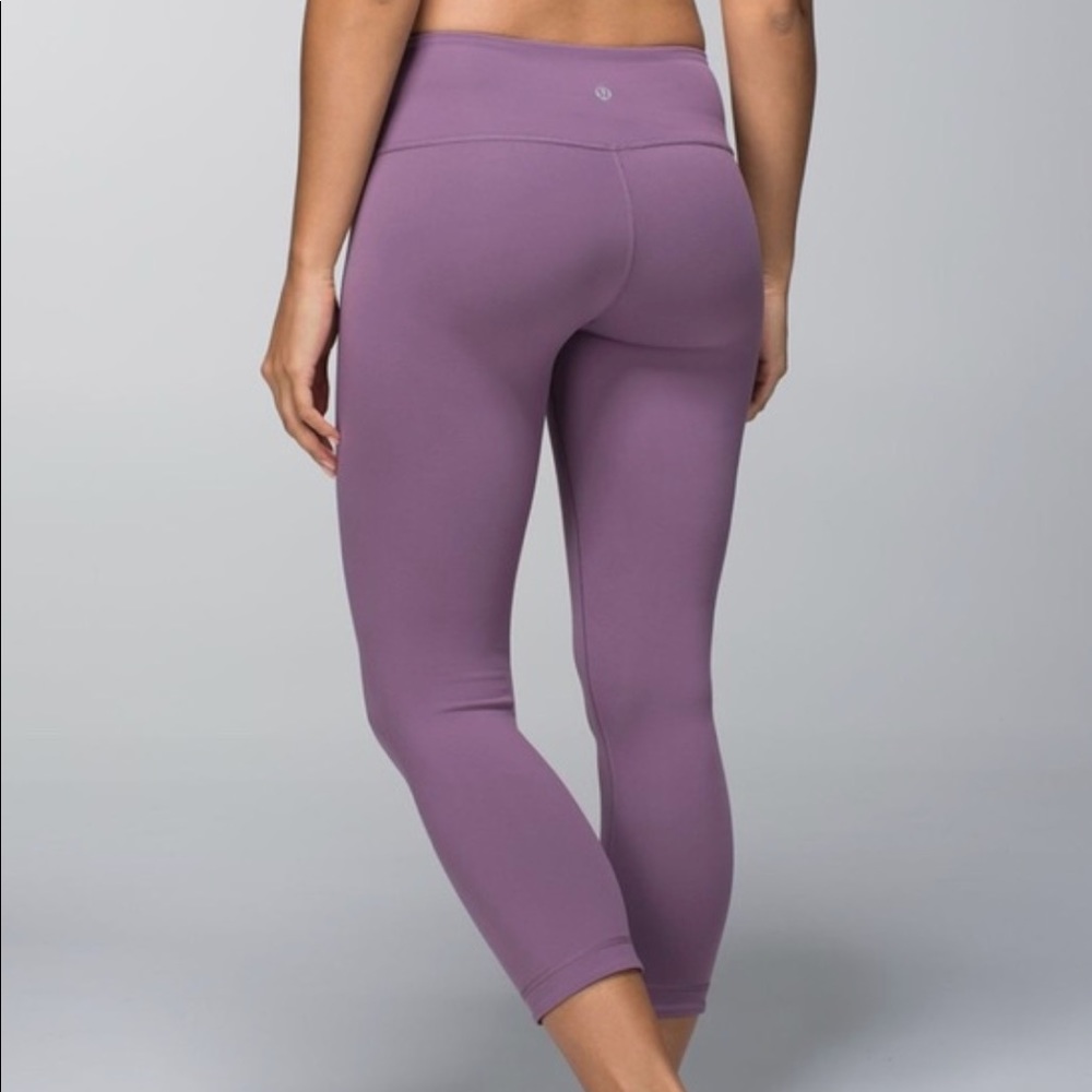 SOLD - Lululemon Wunder Under Crop Reversible